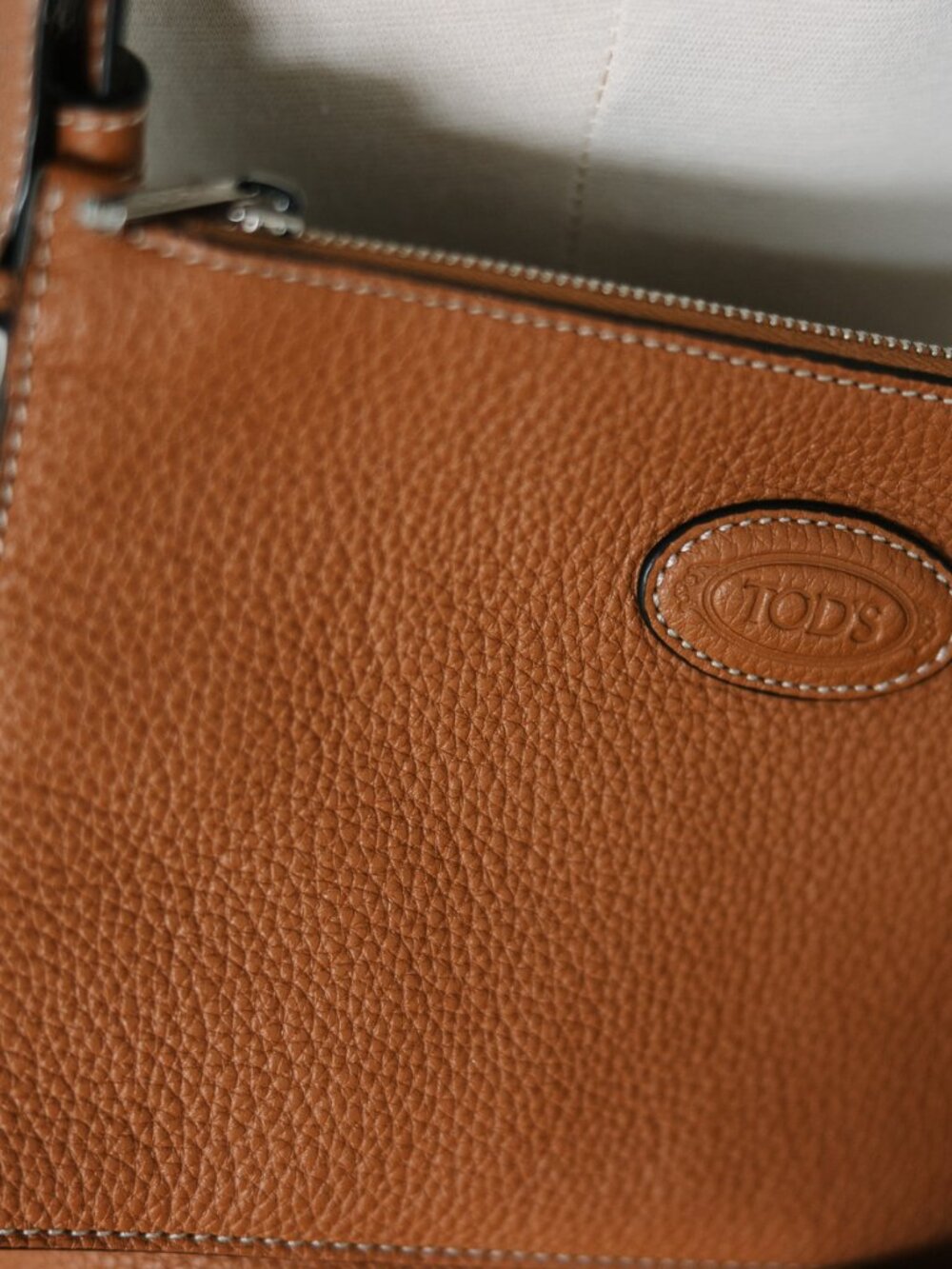 Tod's Oboe Hobo Bag - Pebbled Tan Calfskin Leather - Picture 10 of 12